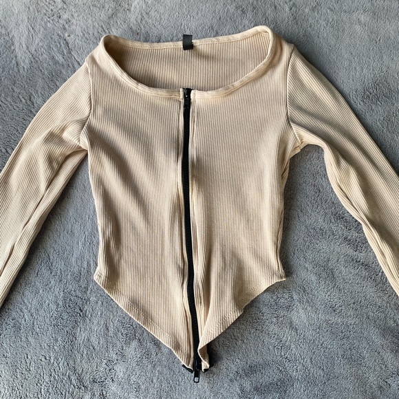 Long sleeve zipper top - Picture 2 of 4
